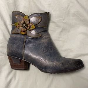 Shabby chic creative bootie